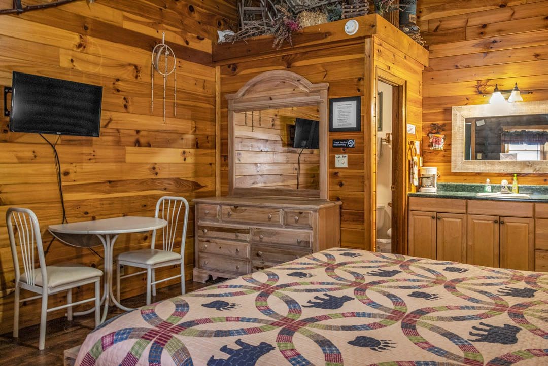 Spirit Studio Cabin, Riverfront, Mountain View Cabin Rentals Tellico Plains TN