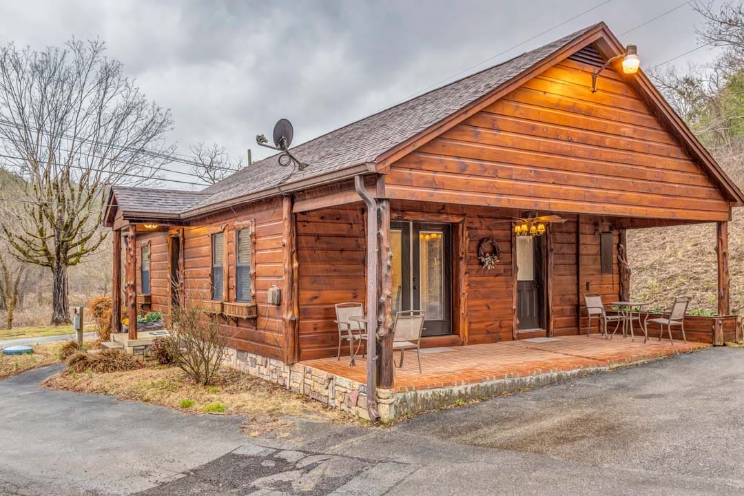 Cozy Corner Vacation Rental Cabin, Mountain View Cabin Rentals, Tellico Plains TN Smoky Mountains